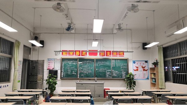 中小学校教室照明需要什么样的教室灯具才能符合国家标准？